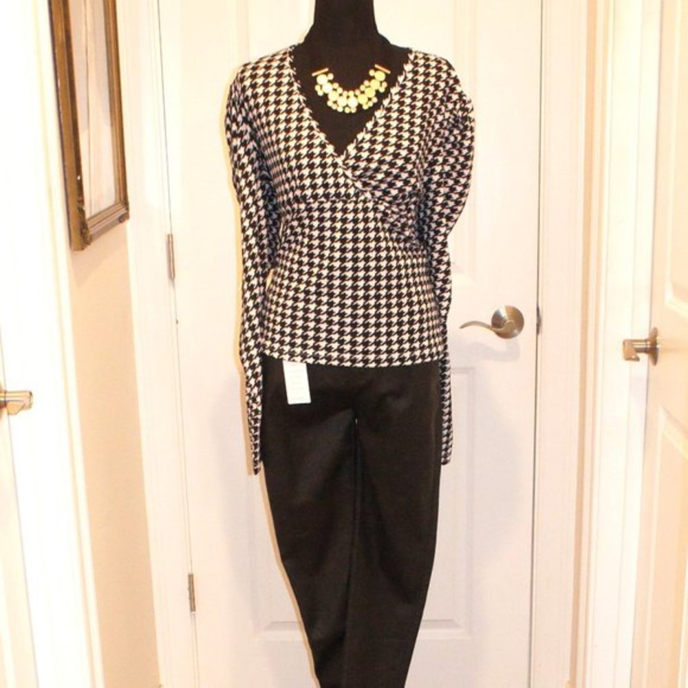 REDUCED! NWT-Women's Black Faux COATED Leather Slacks w 3-Botton zip closure.-